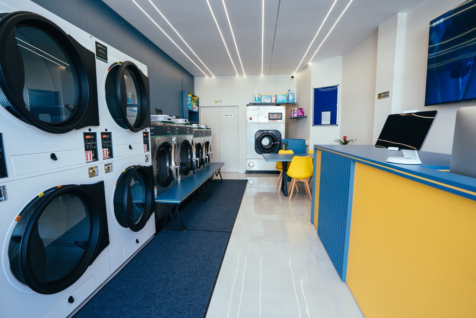 Glint Express dry cleaning branch with machines and service counter